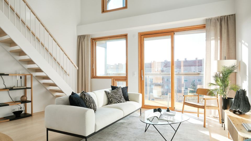 Aurinkoinen loft asunto.