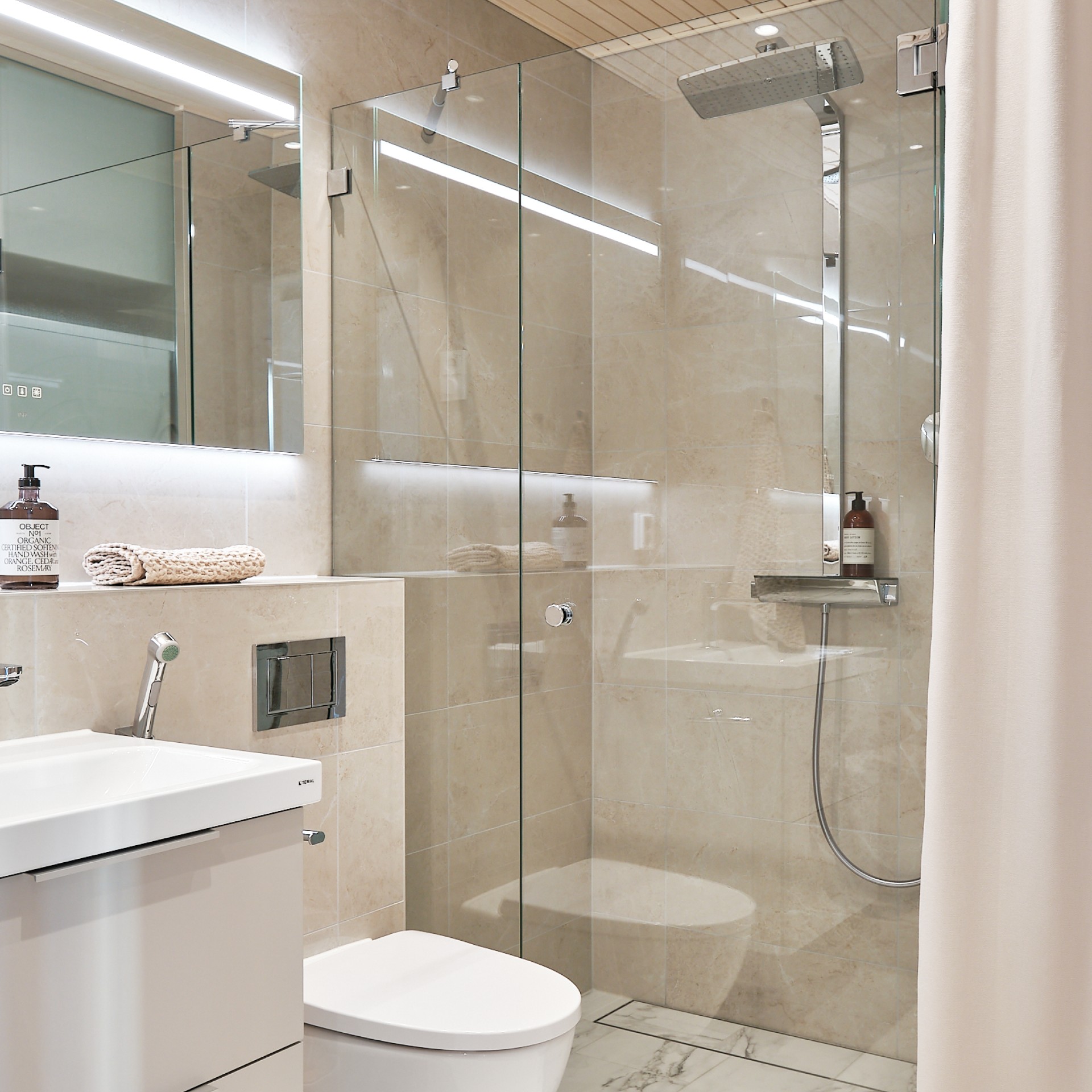 Soft-tyylin kylpyhuone