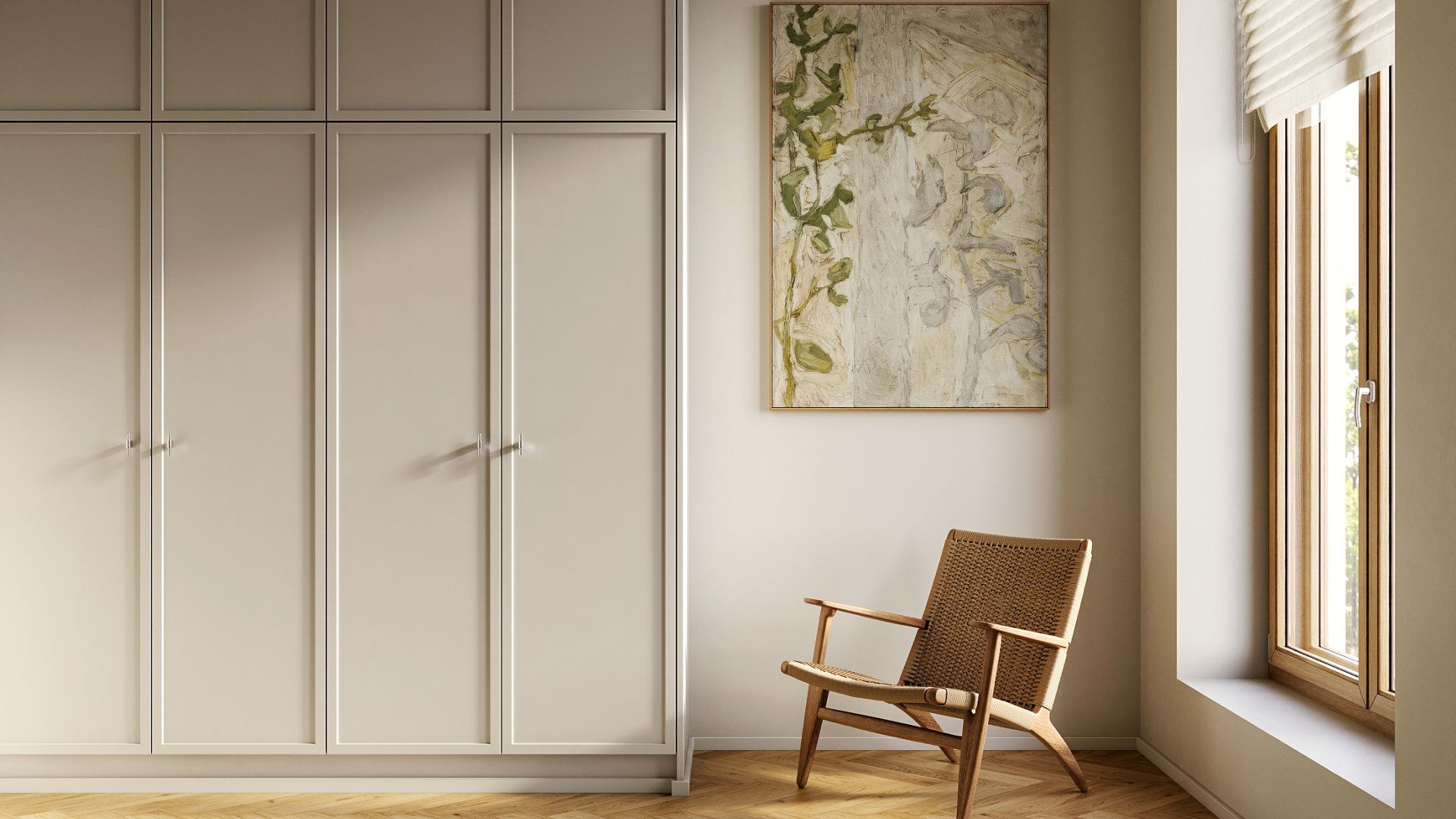 Vaalea, minimalistinen huone, jossa on suuri seinän levyinen kaapisto, parkettilattia kalanruotokuviolla, seinällä abstrakti maalaus sekä ikkunan vieressä puinen nojatuoli punotulla istuimella. Luonnonvalo tulee sisään oikealla olevasta ikkunasta.