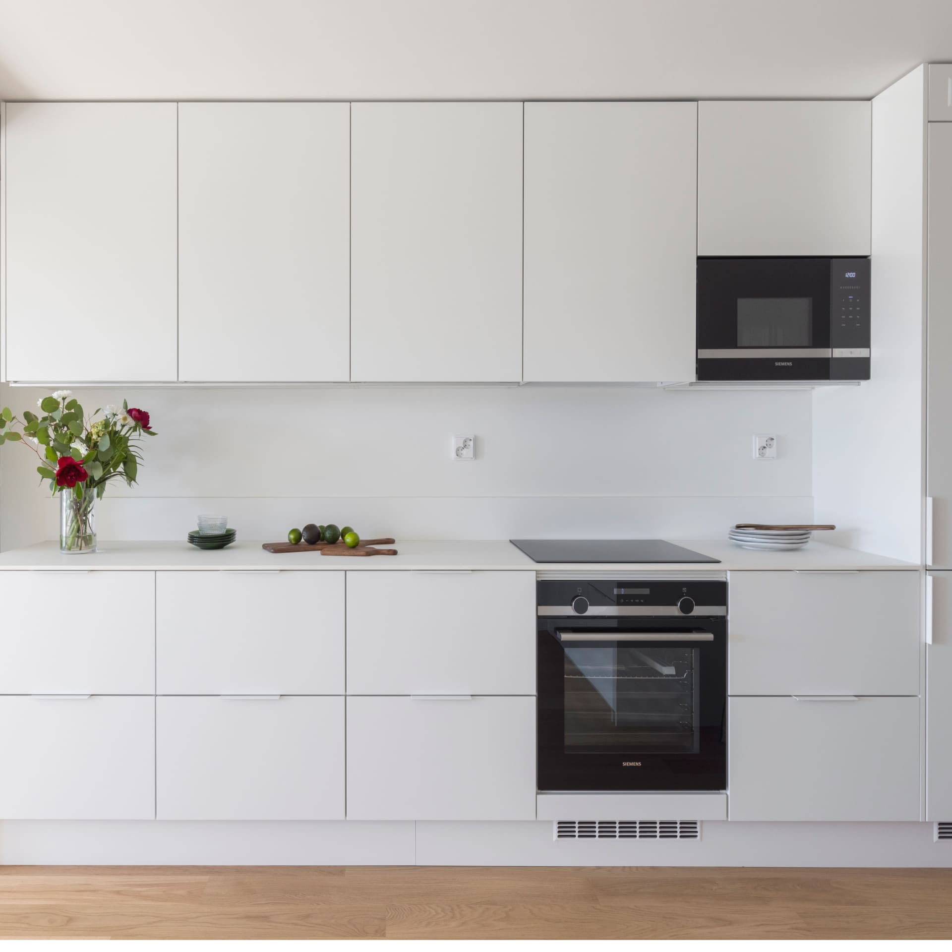 76&Pihan valkoisen tyylin mukainen keittiö