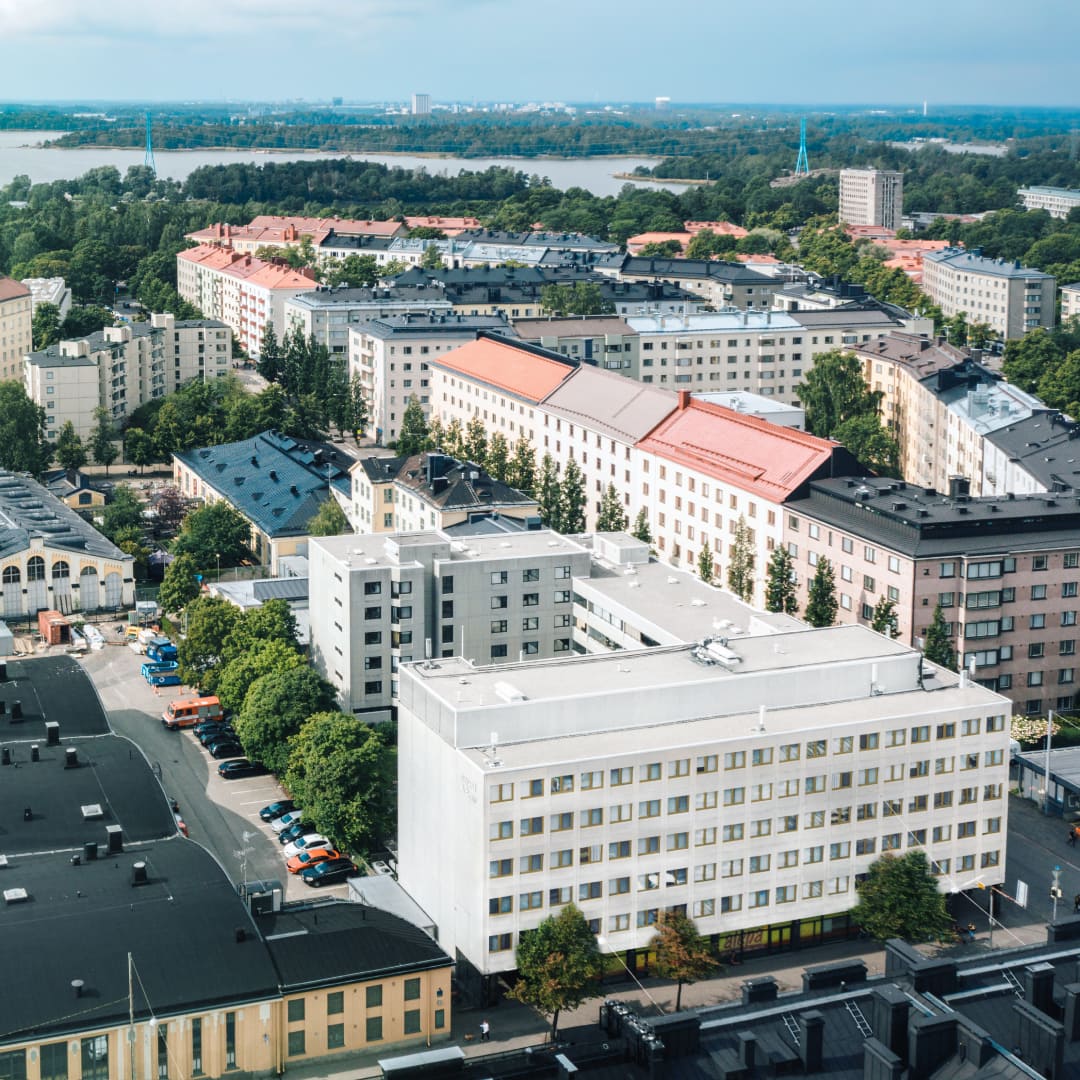 Toimistorakennuksen uudelleenkäyttö asuintalona säästää luonnonvaroja