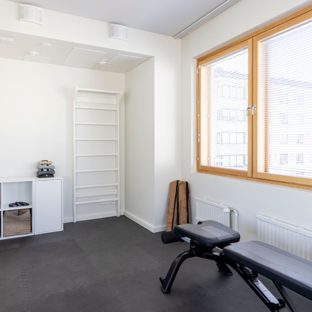 Kuntoilutila puolapuilla.